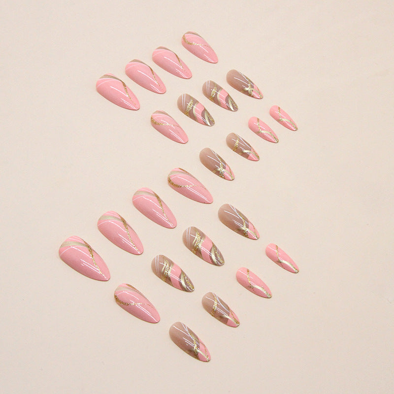 Ongles ondulés en forme d'amande, brillants et scintillants
