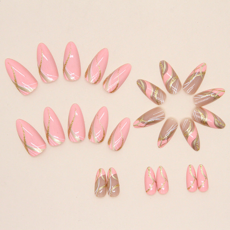 Ongles ondulés en forme d'amande, brillants et scintillants